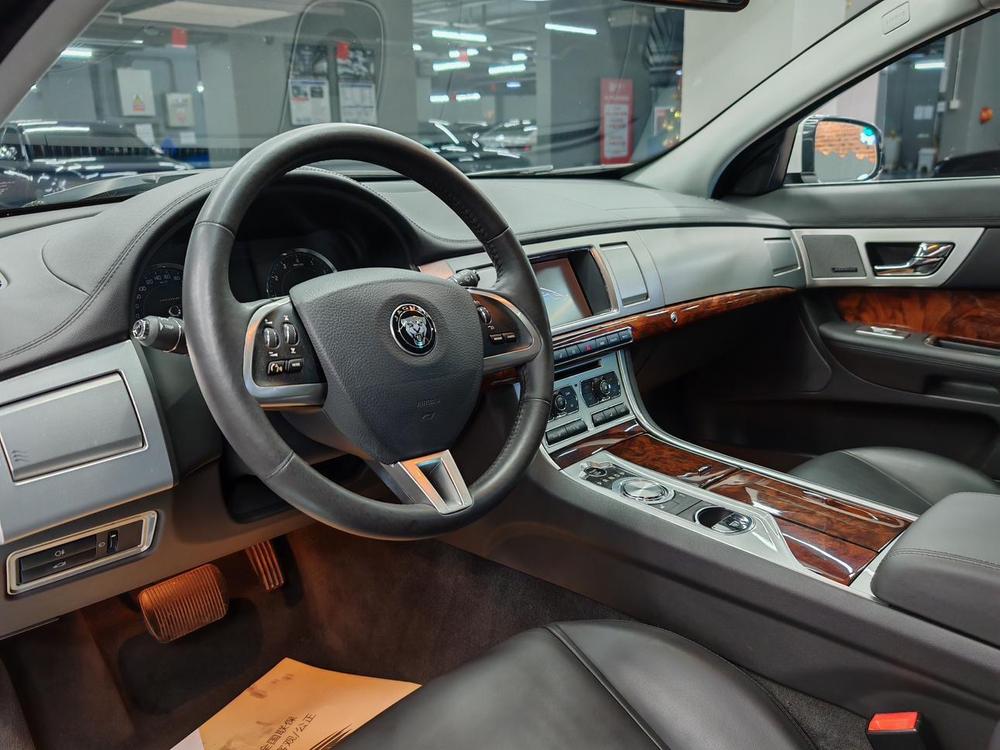 Jaguar XF 2015 модификация XF 2.0T Sportbrake Deluxe Edition – фото 24