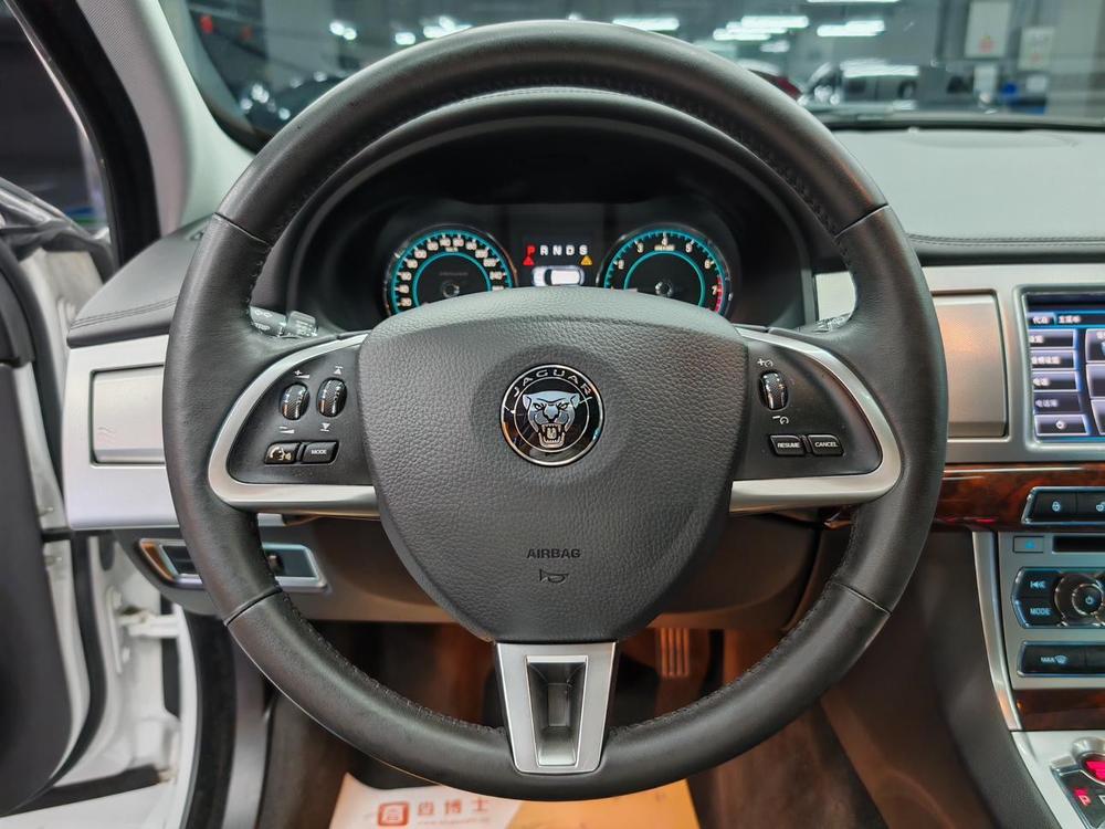 Jaguar XF 2015 модификация XF 2.0T Sportbrake Deluxe Edition – фото 25