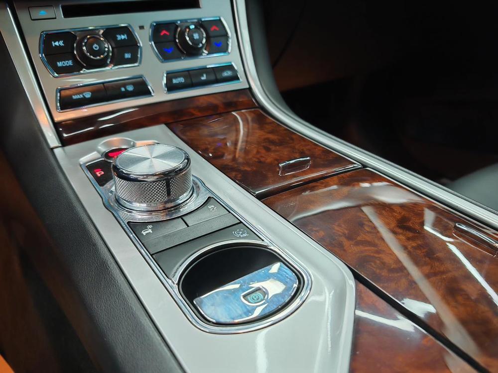 Jaguar XF 2015 модификация XF 2.0T Sportbrake Deluxe Edition – фото 29