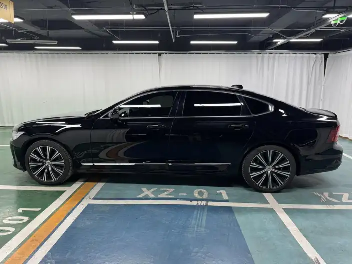 Volvo S90 2024 Model B5 Smart Range Deluxe Edition