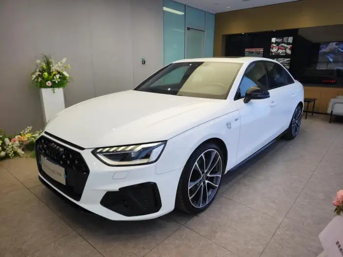 Audi A4 L 2023 Model 40 TFSI quattro Luxury Dynamic Model