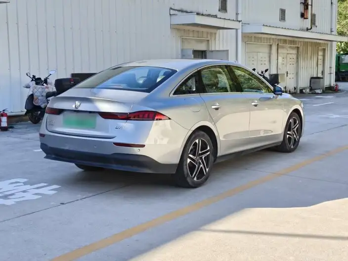 Roewe D7 DMH 2023 Model 125 Ultimate Edition – фото 6
