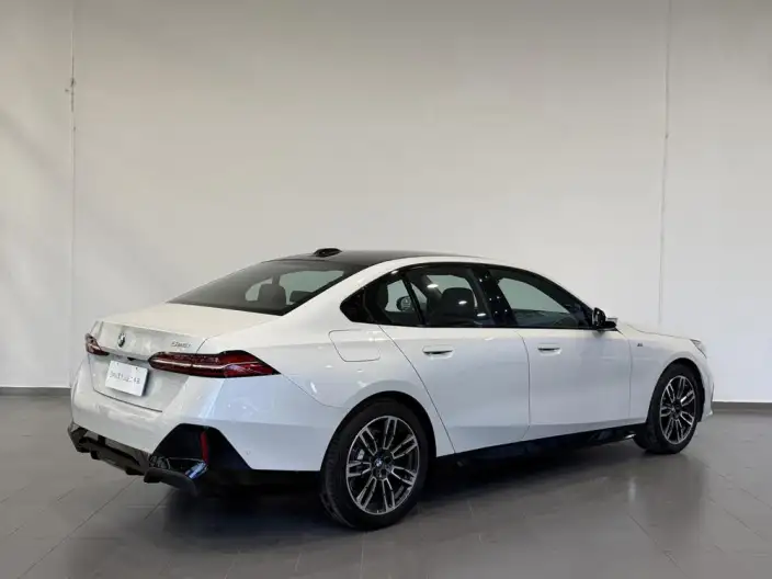 BMW 5 Series Imported 2024 Model 525i M Sports Set – фото 5