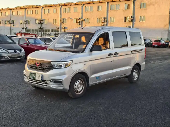 Wuling Hongguang V 2021 Model Facelift 1.5L Manual Jinxiang Edition – фото 1