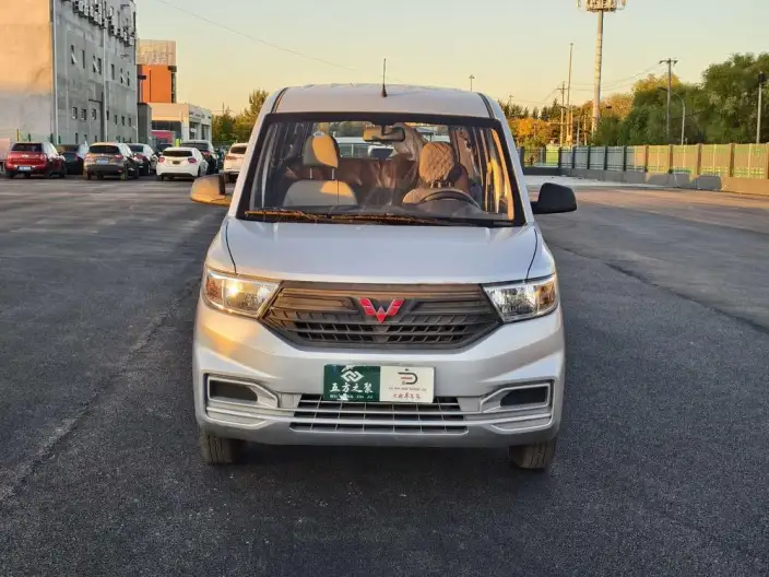 Wuling Hongguang V 2021 Model Facelift 1.5L Manual Jinxiang Edition – фото 2