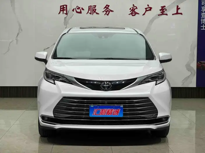 Toyota Sienna 2024 Model Hybrid 2.5L 4WD Premium Edition – фото 2