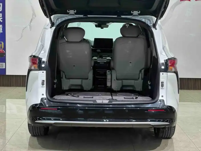 Toyota Sienna 2024 Model Hybrid 2.5L 4WD Premium Edition – фото 7