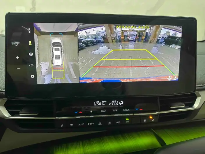 Toyota Sienna 2024 Model Hybrid 2.5L 4WD Premium Edition – фото 9