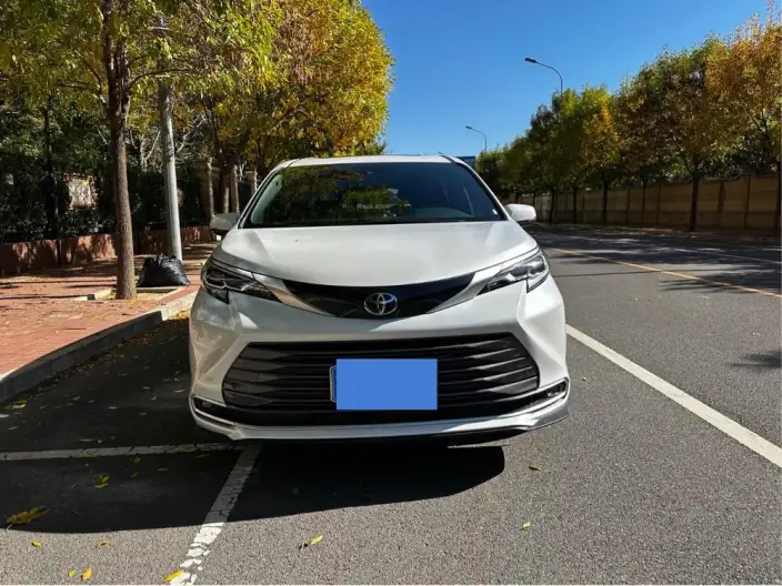 Toyota Sienna 2024 Model Hybrid 2.5L 4WD Deluxe Edition – фото 2