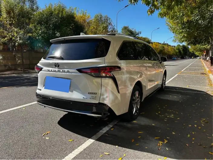 Toyota Sienna 2024 Model Hybrid 2.5L 4WD Deluxe Edition – фото 5