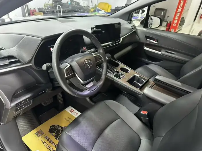 Toyota Sienna 2024 Model Hybrid 2.5L 4WD Deluxe Edition – фото 8