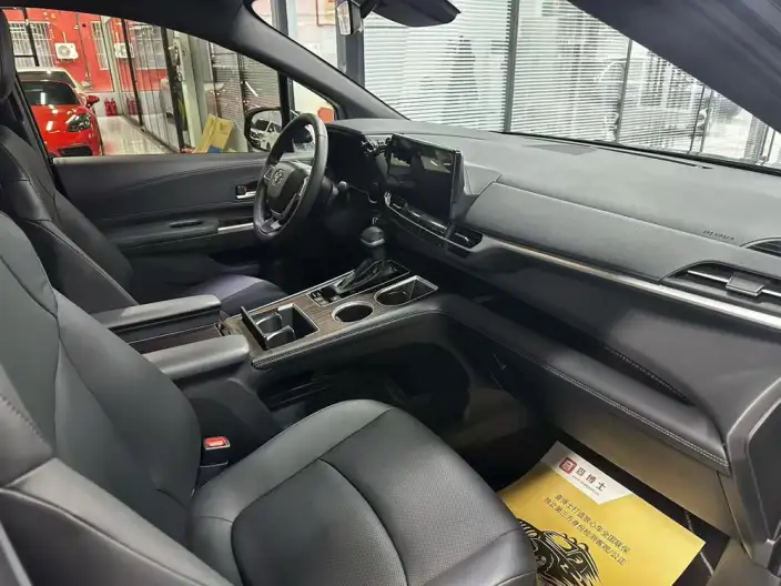 Toyota Sienna 2024 Model Hybrid 2.5L 4WD Deluxe Edition – фото 9