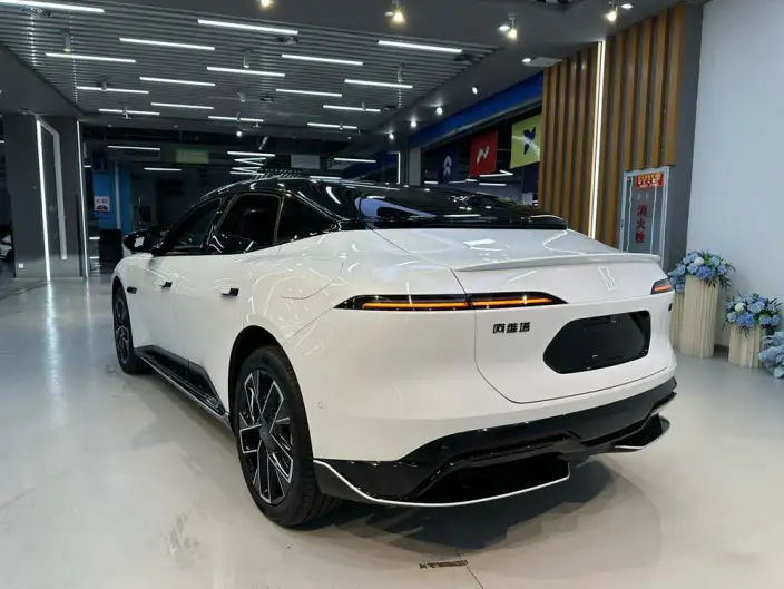 Avita 06 2025 Model Ultra 4WD EV Edition – фото 5