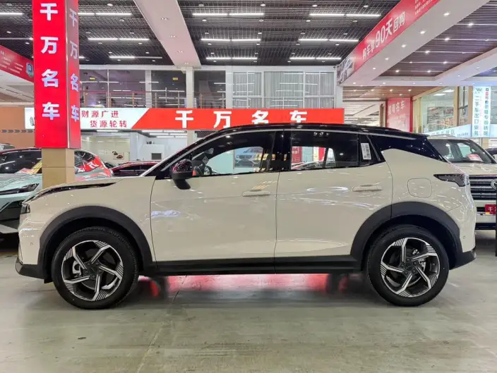 Lynk & Co 06 2026 Model Relive 1.5T Ultra – фото 3
