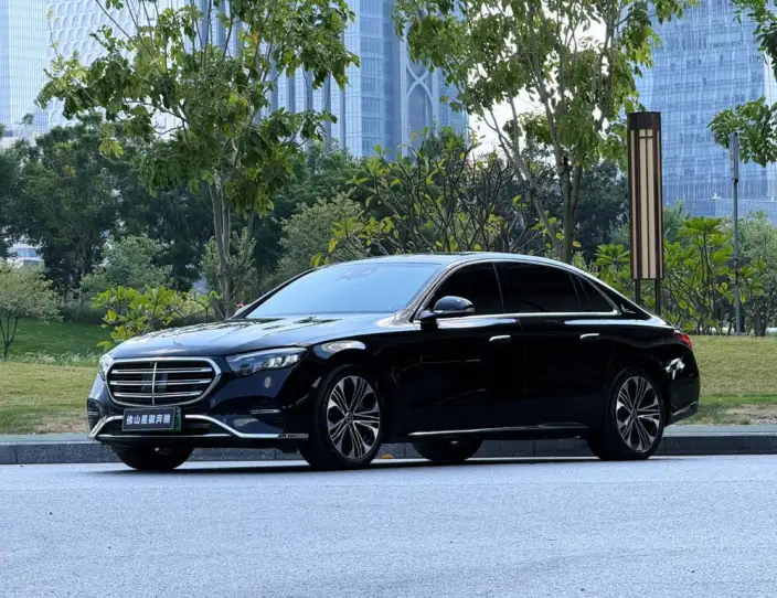 Mercedes-Benz E-Class PHEV 2024 Model E 350 e L sedan – фото 1