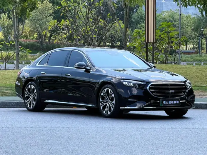 Mercedes-Benz E-Class PHEV 2024 Model E 350 e L sedan – фото 3