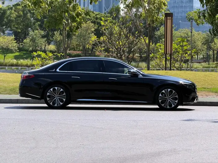 Mercedes-Benz E-Class PHEV 2024 Model E 350 e L sedan – фото 8