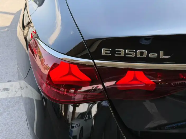 Mercedes-Benz E-Class PHEV 2024 Model E 350 e L sedan – фото 10