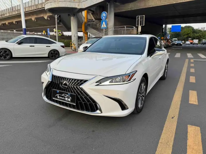 Lexus ES 2022 Model 260 Superior Edition