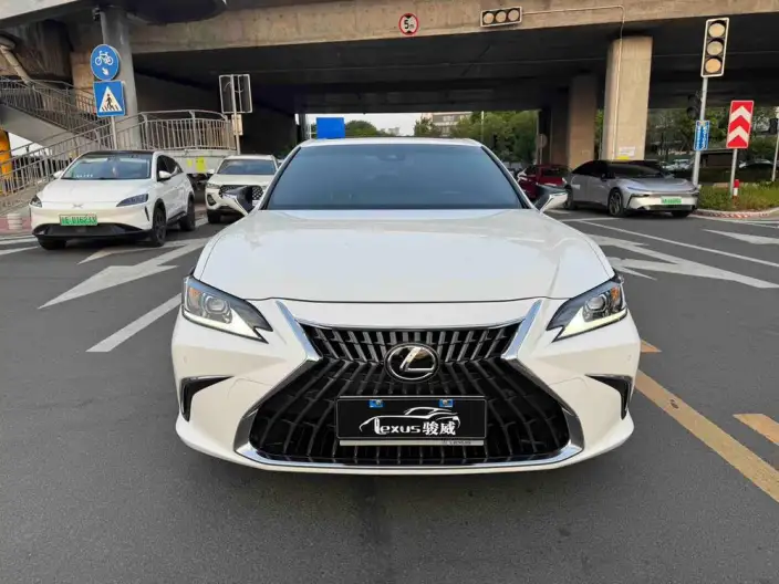 Lexus ES 2022 Model 260 Superior Edition
