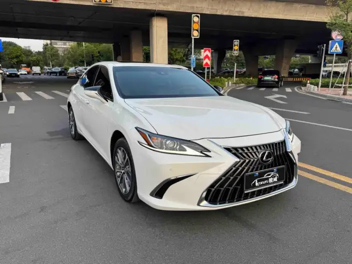 Lexus ES 2022 Model 260 Superior Edition