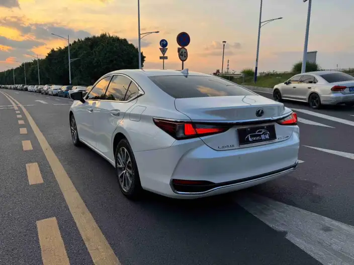 Lexus ES 2022 Model 260 Superior Edition – фото 5