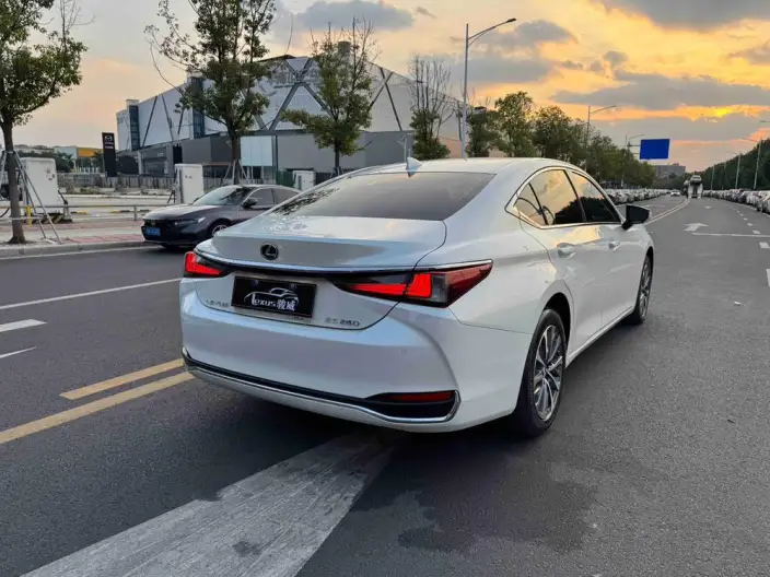 Lexus ES 2022 Model 260 Superior Edition – фото 7