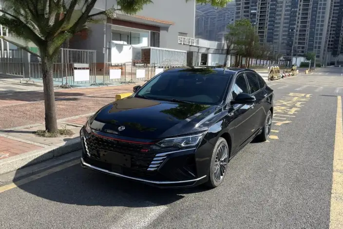 Yixuan Max 2023 Model 1.5T Super Fantasy Tide Dad Edition – фото 1