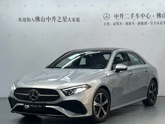 Mercedes-Benz A-class 2023 Model A 200 L Sports sedan Fashion Edition – фото 1