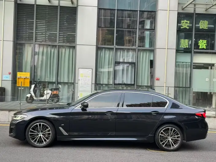 BMW 5 Series 2022 Model 530Li Leading Model M Sports Set – фото 3