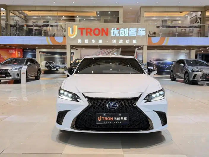 Lexus ES 2021 Model 300h F SPORT