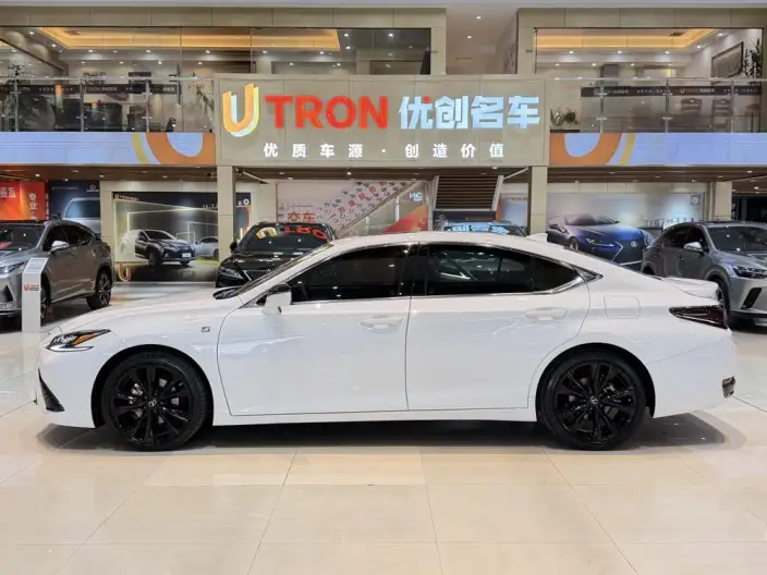 Lexus ES 2021 Model 300h F SPORT