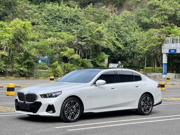BMW 5 Series 2026 Model 530Li Leading Model M Sports Set – фото 1