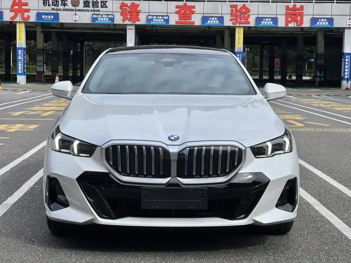 BMW 5 Series 2026 Model 530Li Leading Model M Sports Set – фото 2