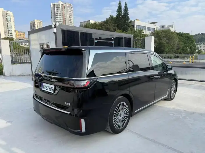 VOYAH Dreamer PHEV 2024 Model Ultra-long Endurance Superior Edition – фото 6