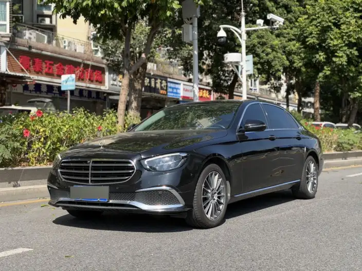 Mercedes-Benz E-Class 2022 Model Facelift E 260 L sedan – фото 1