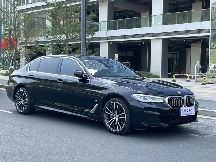 BMW 5 Series 2023 Model 530Li Leading Model M Sports Set – фото 3