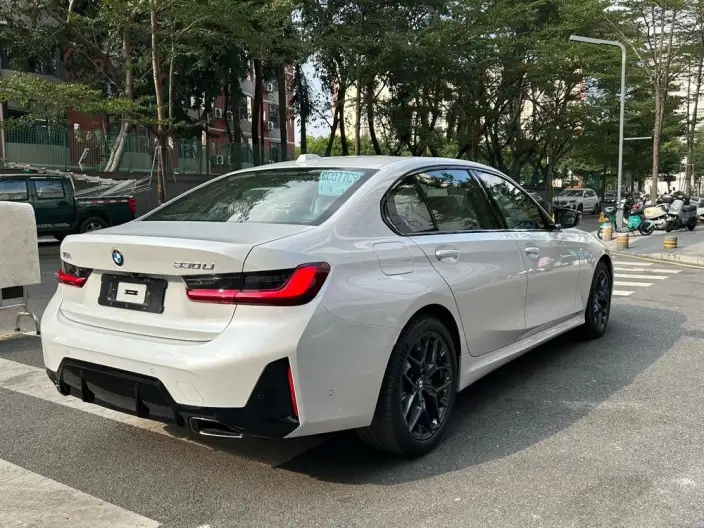 BMW 3 Series 2026 Model 330Li M Sports Night Set – фото 6