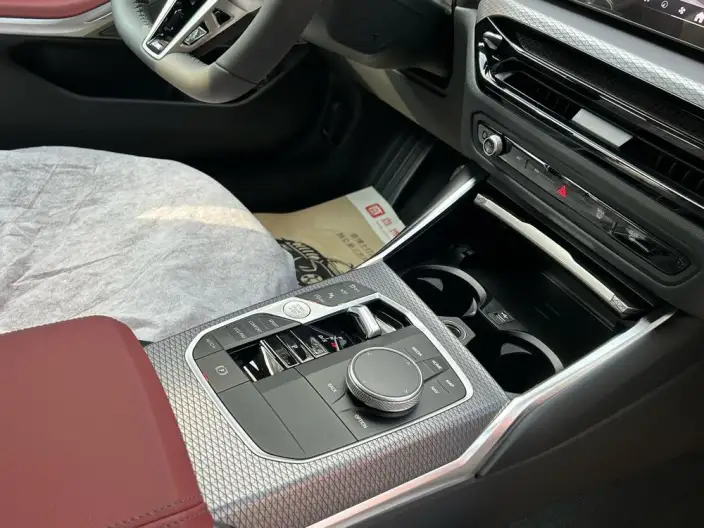 BMW 3 Series 2026 Model 330Li M Sports Night Set – фото 10