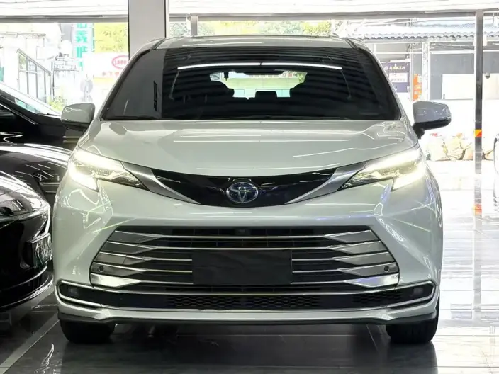 Toyota Sienna 2021 Model 2.5L Hybrid Premium Edition – фото 2
