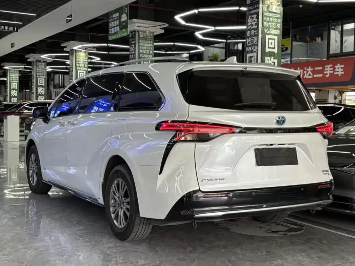 Toyota Sienna 2021 Model 2.5L Hybrid Premium Edition – фото 4