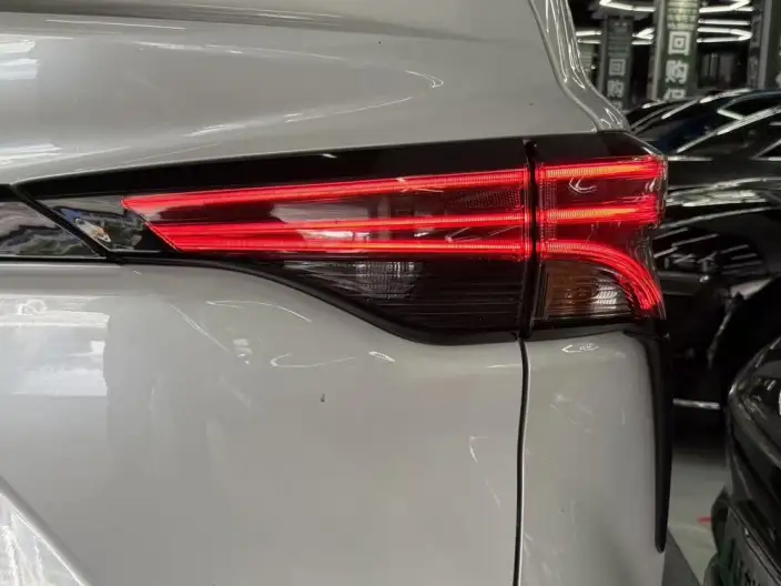 Toyota Sienna 2021 Model 2.5L Hybrid Premium Edition – фото 6