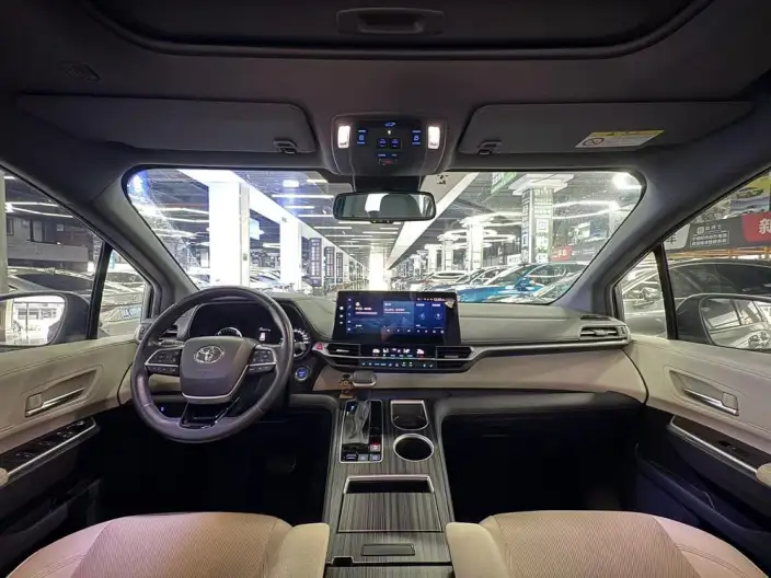 Toyota Sienna 2021 Model 2.5L Hybrid Premium Edition – фото 9