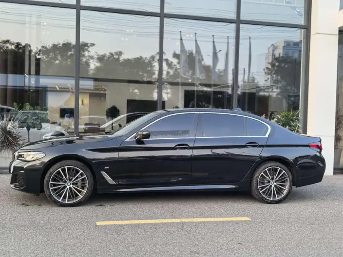 BMW 5 Series 2023 Model 530Li Leading Model M Sports Set – фото 3