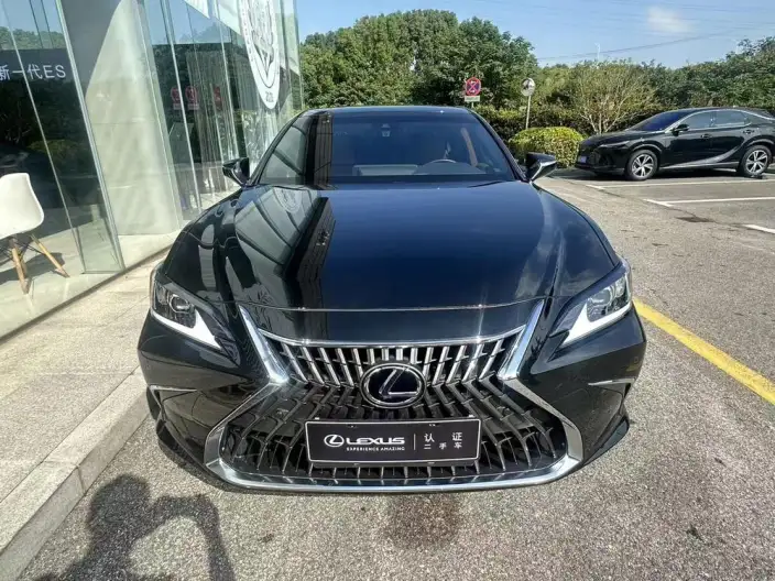 Lexus ES 2024 Model 200 Premium
