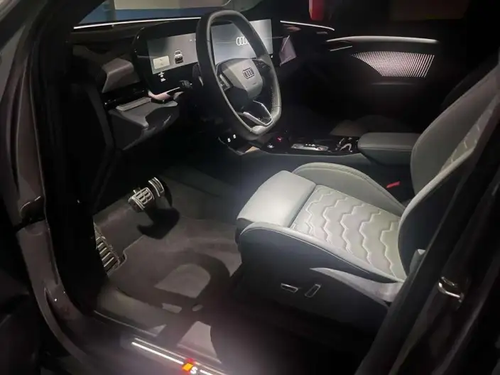 AUDI Q6L e-tron 2026 Model First Edition Pilot Edition – фото 6