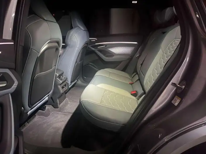 AUDI Q6L e-tron 2026 Model First Edition Pilot Edition – фото 7