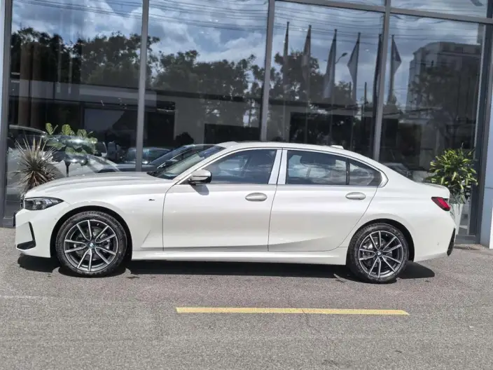 BMW 3 Series 2026 Model 325Li M Sports Set – фото 3