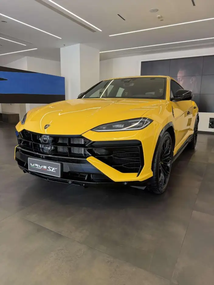 Urus SE 2025 Model 4.0T Standard Model – фото 1