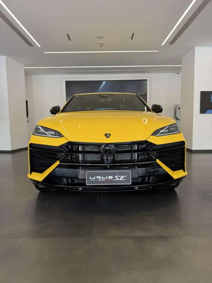 Urus SE 2025 Model 4.0T Standard Model – фото 2